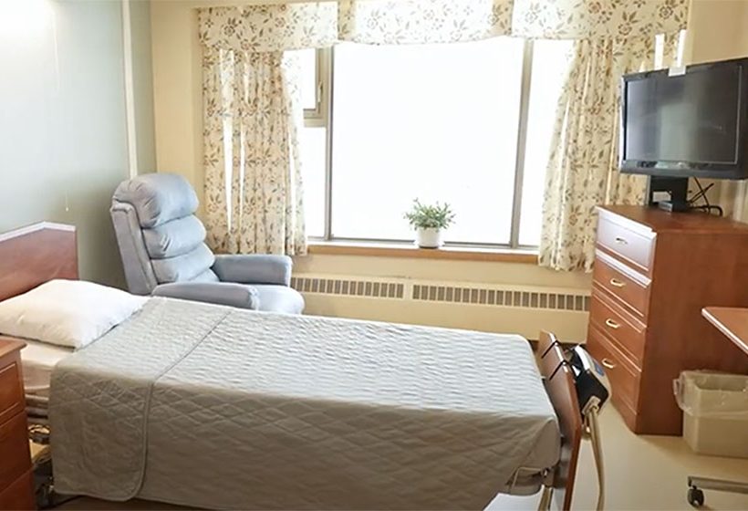 photo: hopsice resident room